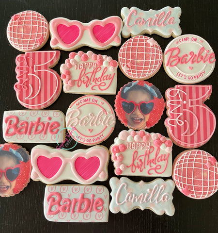 Its  a barbie world ! (12 cookies)